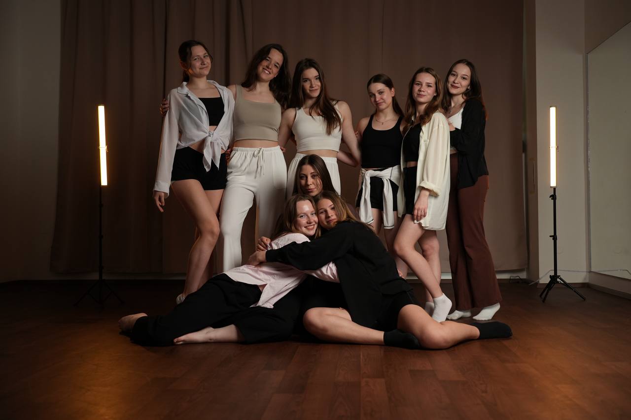 MOVE DANCE group photo